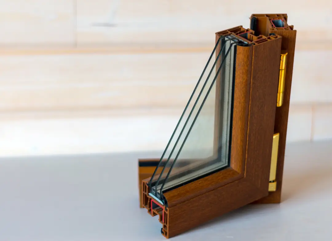 Installation de fenêtre en bois sur mesure Auribeau-sur-Siagne